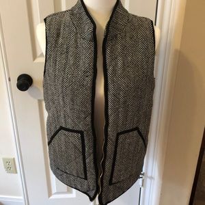 Goodnight Macaroon vest size medium like new!